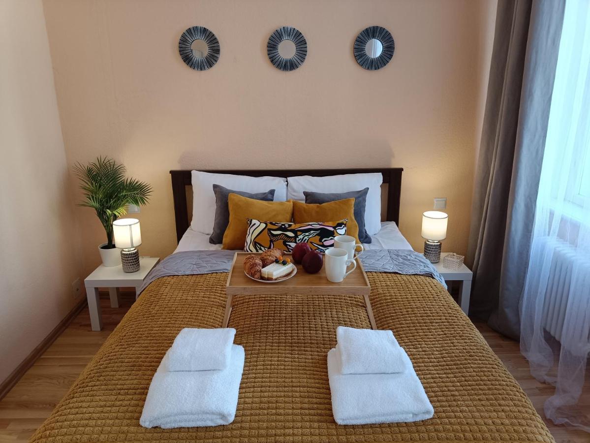 Centrally Located Studio Apartment Riga Exterior foto